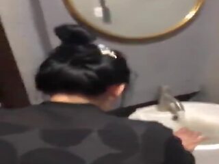 Helppo japanilainen rakastajatar vain perseestä sisään airport kylpyhuone: aikuinen video- 53 | xhamster